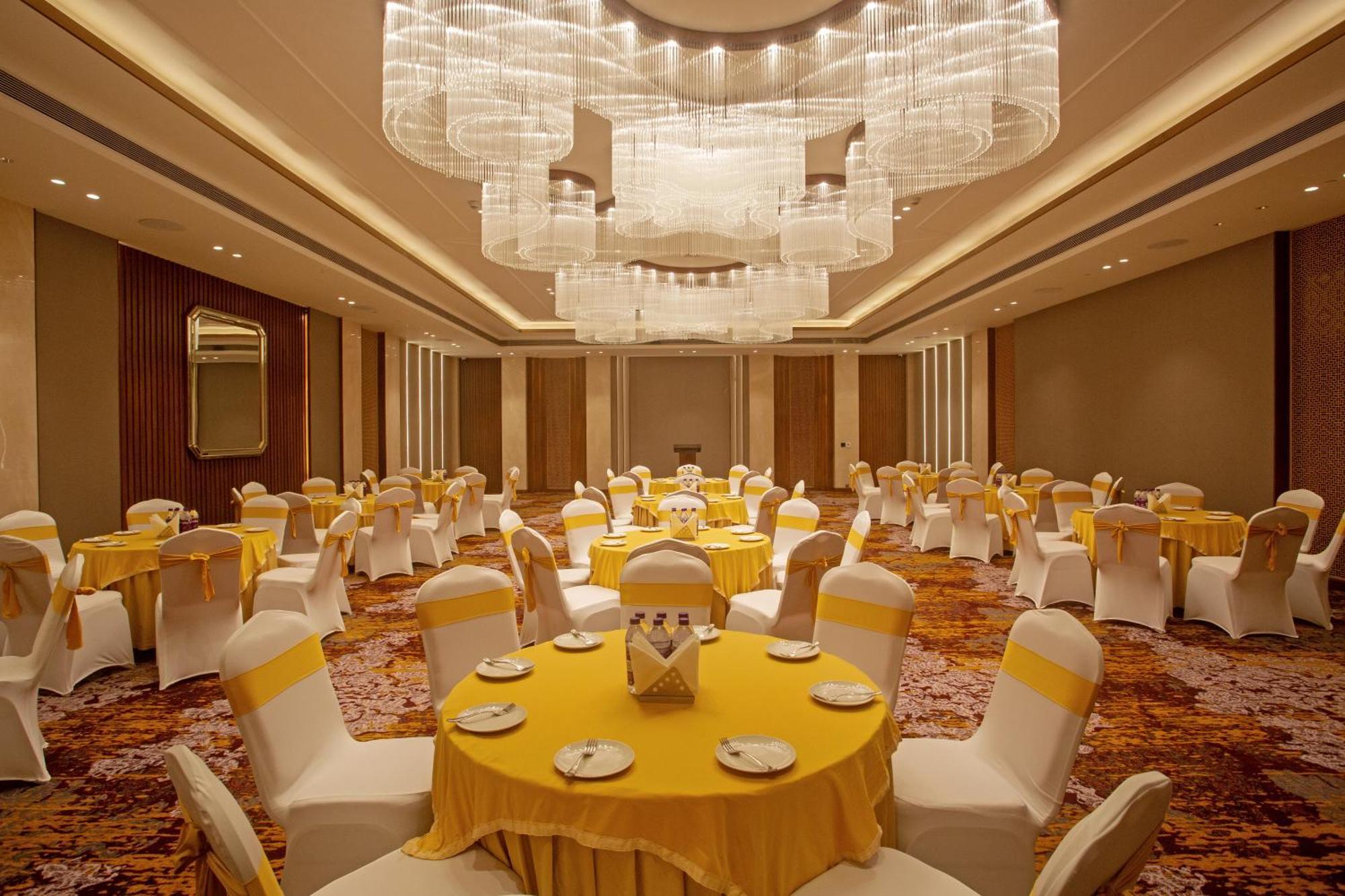 Hotel Arista By Ambition Guwahati Esterno foto