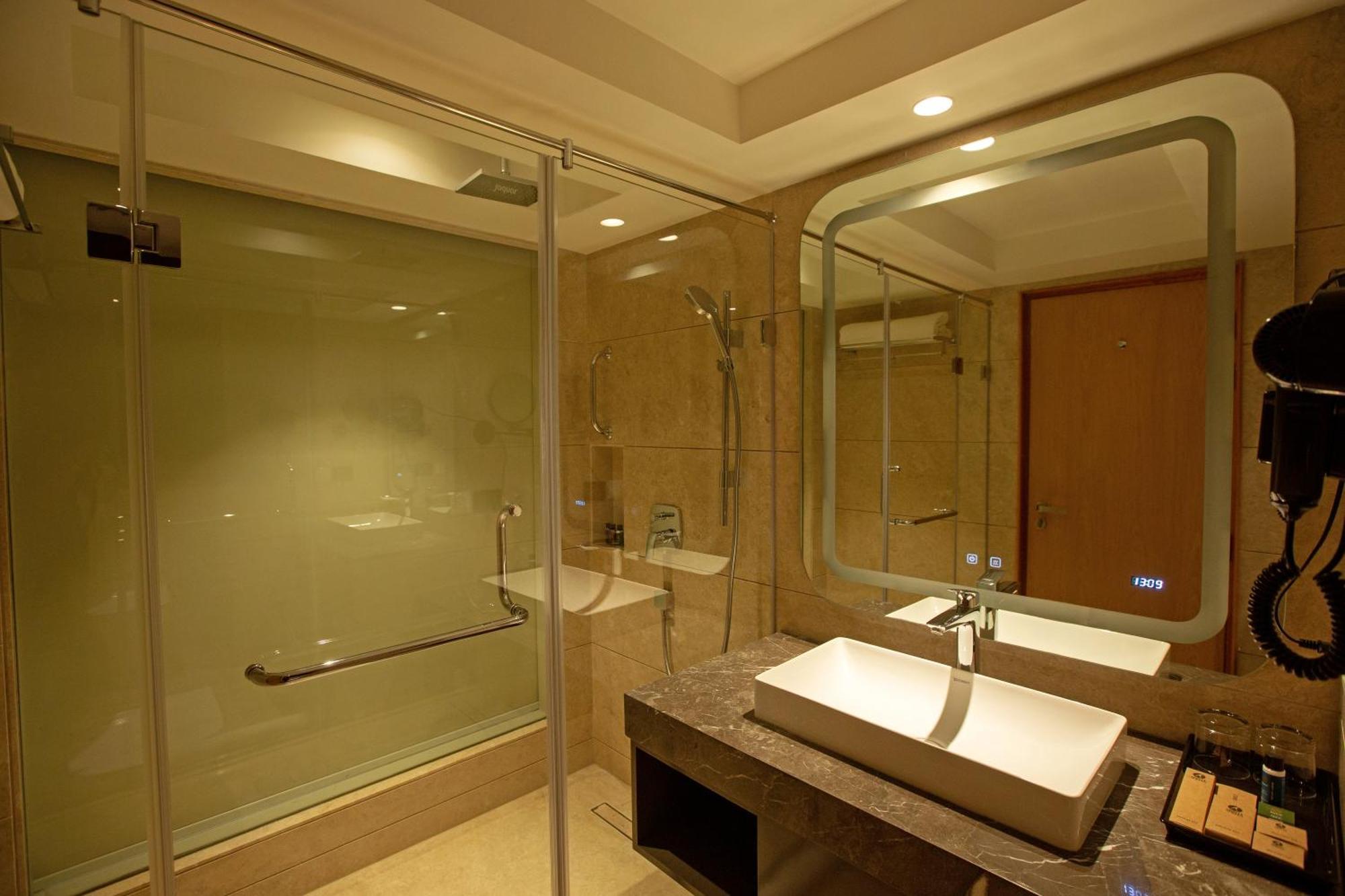Hotel Arista By Ambition Guwahati Esterno foto